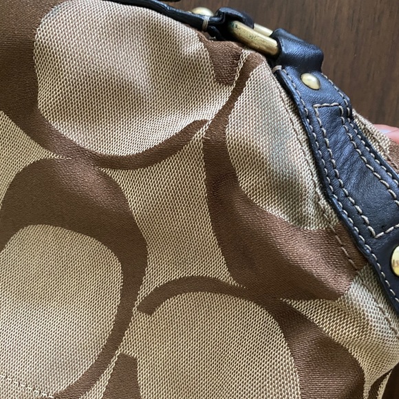 Authentic Coach Medium Shoulder Bag - Picture 4 of 7